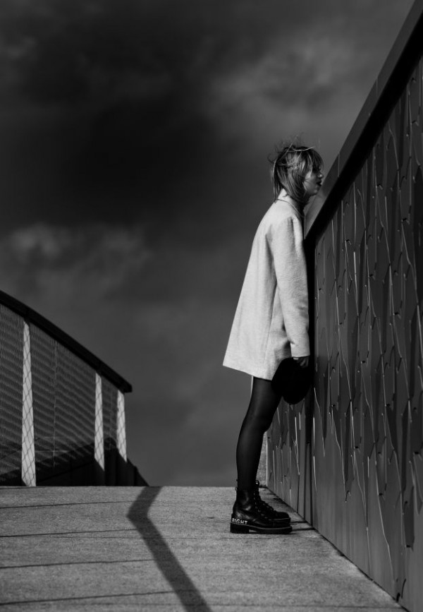 Max Raynaud - La Fille en blanc - Rueil-Images